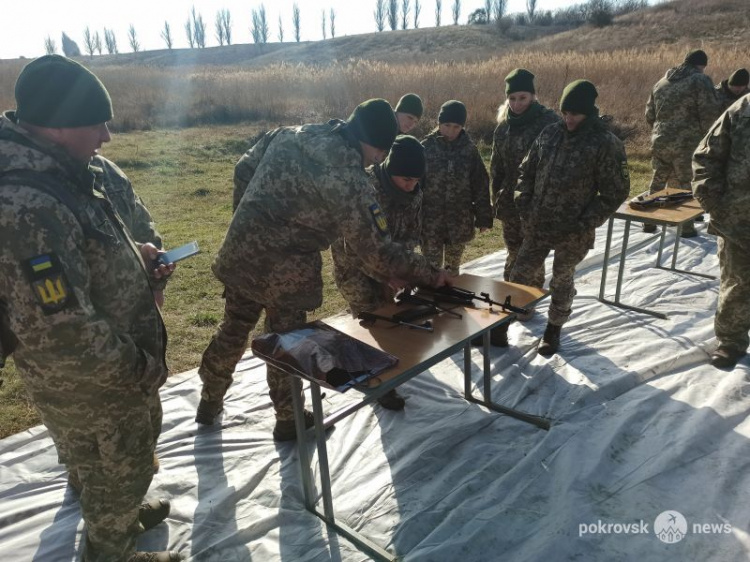Військовослужбовці Покровського РТЦК та СП вправлялися у вогневій підготовці