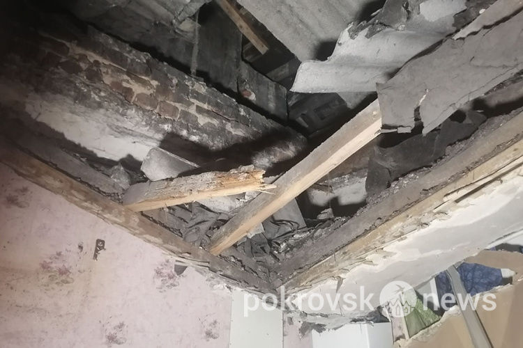 В Мирнограде крыша рухнула прямо в квартиру