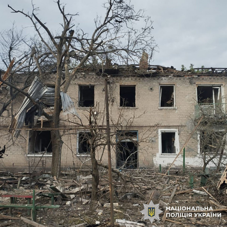 Шестеро людей загинули, 12 поранені через російські бомбардування Донеччини 2 липня