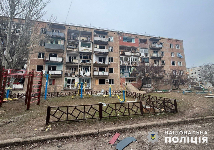 За добу ворог поранив 19 цивільних: поліція Донеччини повідомила про наслідки обстрілів