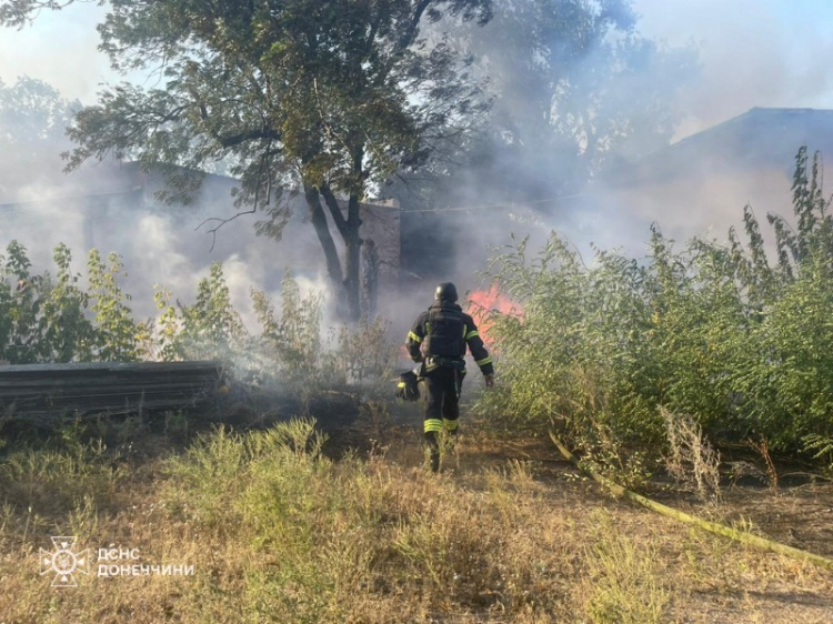 У Мирнограді вогнеборці ліквідували наслідки трьох ворожих обстрілів