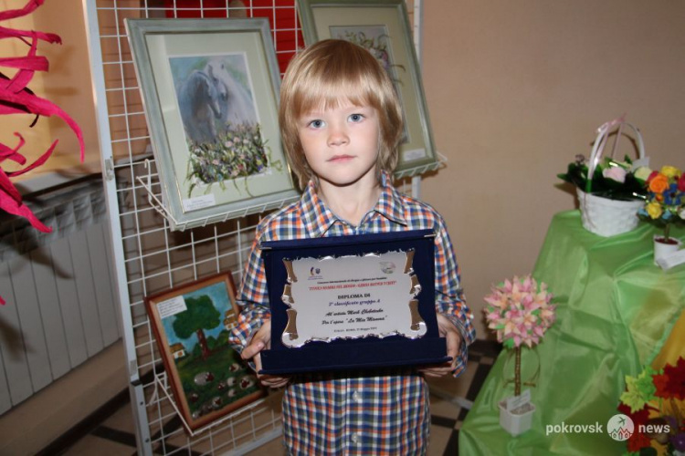5-летний житель Покровска нарисовал свою маму и занял 2 место на международном конкурсе