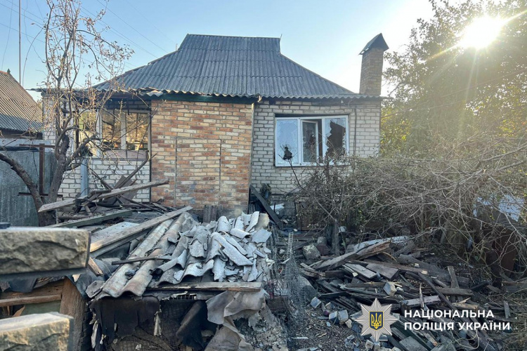 У Родинському зруйновано багатоповерхівку: за добу ворог обстріляв 5 населених пунктів Донеччини