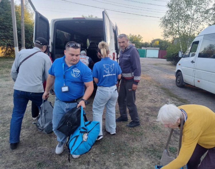 Тисячі кроків до світла: п’ятеро мешканців Мирнограда пішки вийшли із міста, щоб врятуватися
