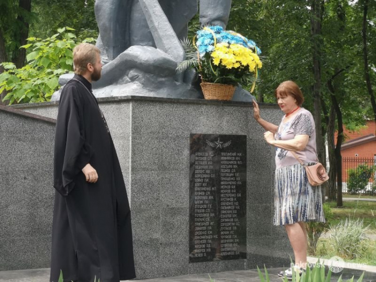 В Покровске отметили День скорби и чествования памяти жертв войны