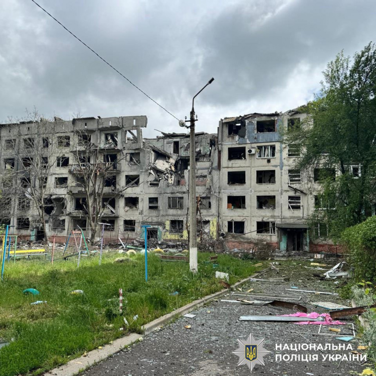 На Мирноград вчора ворог скинув 6 авіабомб