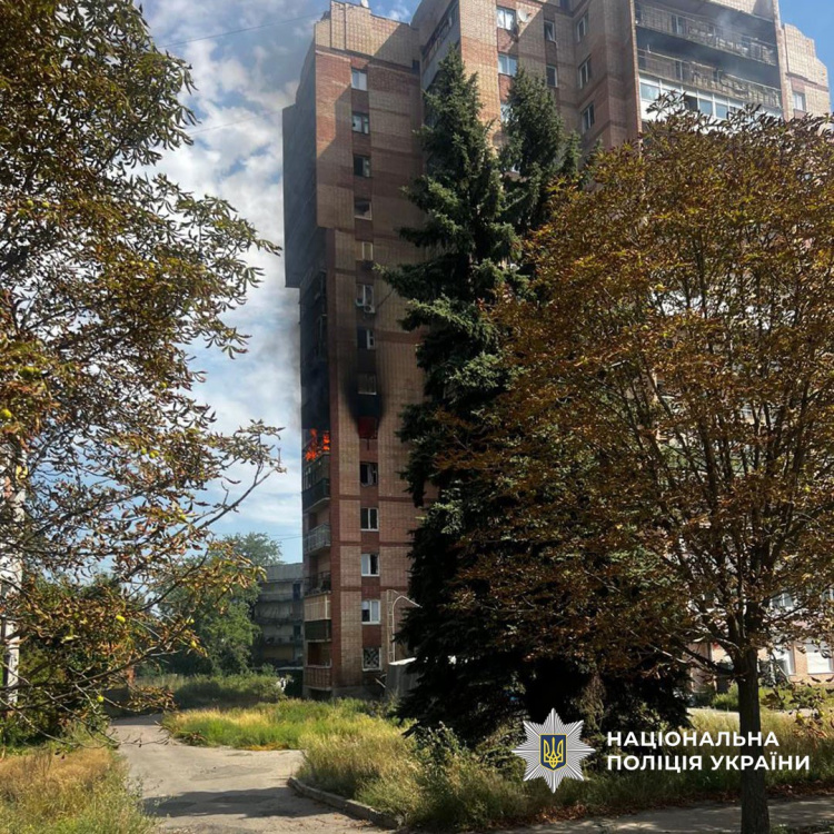 Дві людини загинули, шестеро зазнали поранень через російські обстріли Донеччини 30 серпня