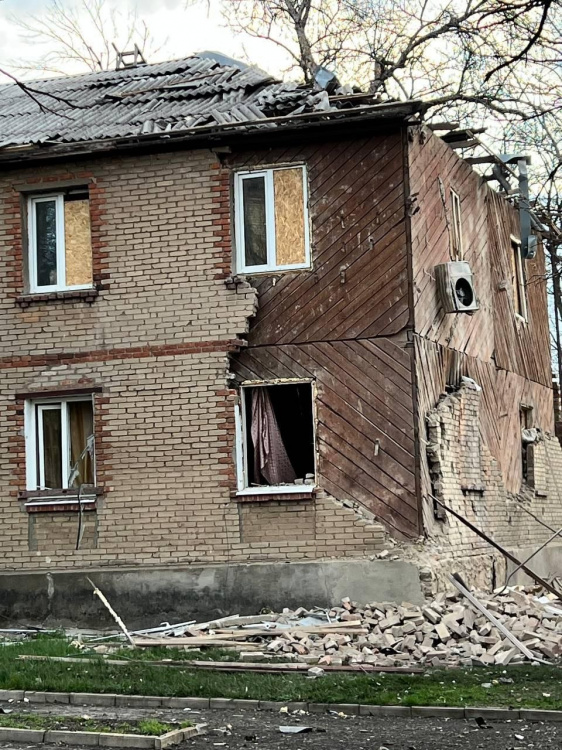 16 квітня росіяни вдарили по Донеччині півторатонною бомбою та дронами