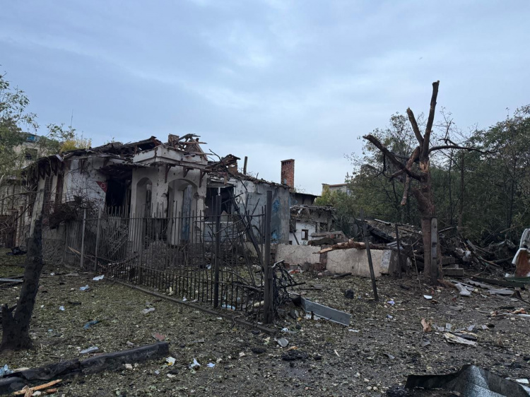 Загиблий, 13 поранених на Донеччині внаслідок обстрілу 4 жовтня