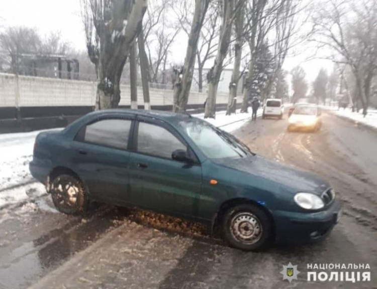 Жертвы гололеда: в Покровске столкнулись два автомобиля