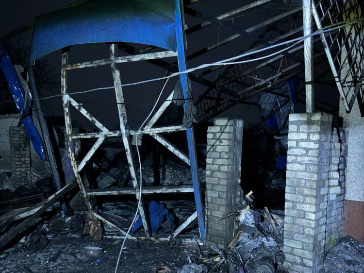 Нічна атака по Новогродівці: з’явилися фото наслідків обстрілу