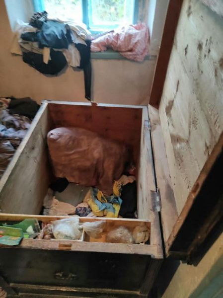 На Донеччині у старій скрині знайшли тіла двох дітей