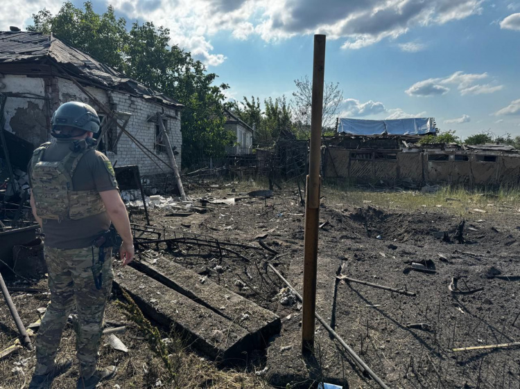 Обстріли 12 населених пунктів, 3 загиблих і 7 поранених: про наслідки російських обстрілів Донеччини за добу повідомили в поліції