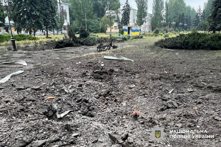 На Добропілля росіяни скинули дві авіабомби: наслідки обстрілів Донеччини за добу