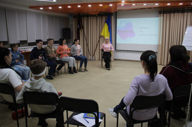 Молодь Добропільської громади долучилась до психологічного тренінгу «Як залишатись стабільним у часи невизначеності»