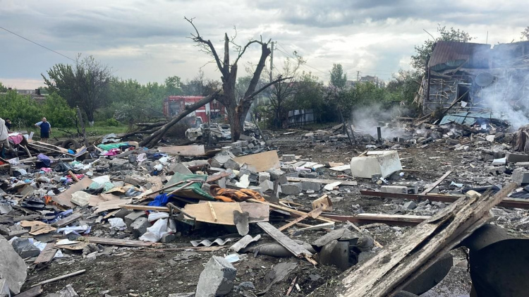 Двоє людей загинуло та двоє поранені через російськи обстріли Донеччини 13 травня