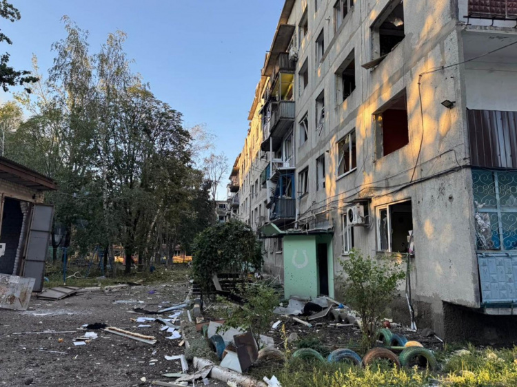 Ворог вдарив по Родинському з РСЗВ «Смерч», поранено чотирьох цивільних