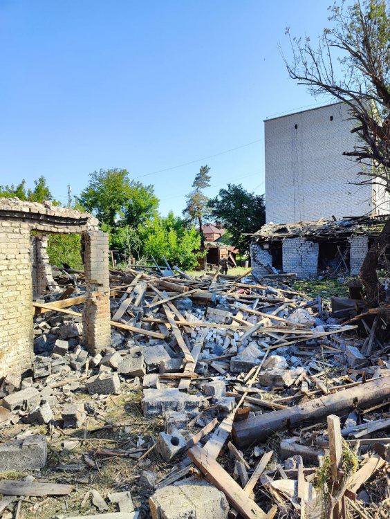 На Мирноград вчора ворог скинув 6 авіабомб