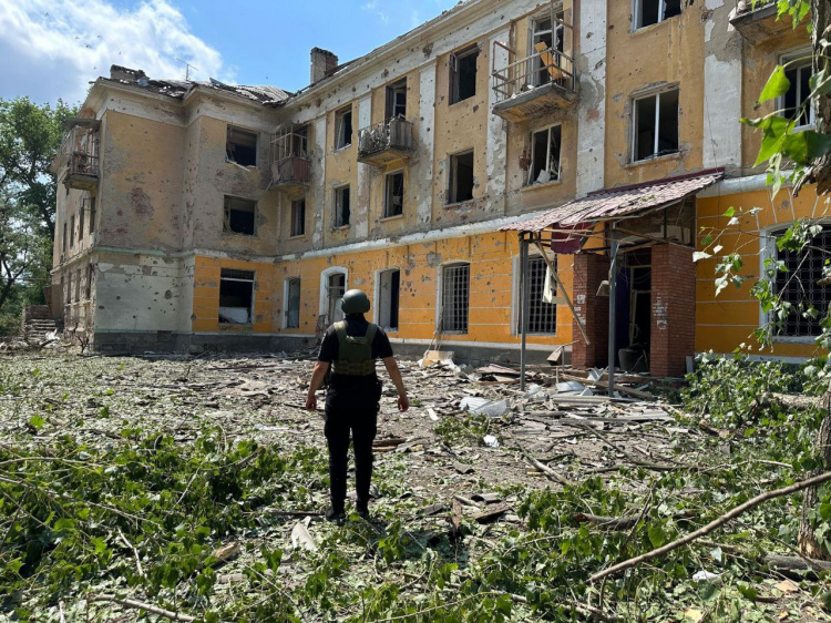 Загибель двох цивільних та поранення ще 10 зафіксували за 14 липня поліцейські Донеччини