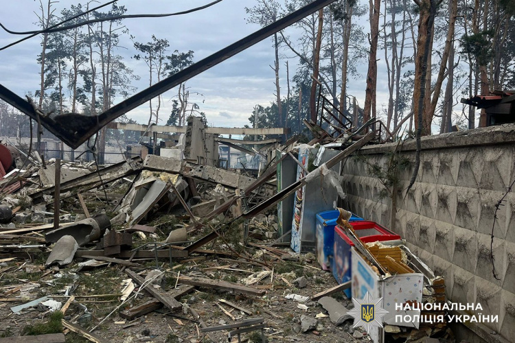 У Родинському зруйновано багатоповерхівку: за добу ворог обстріляв 5 населених пунктів Донеччини