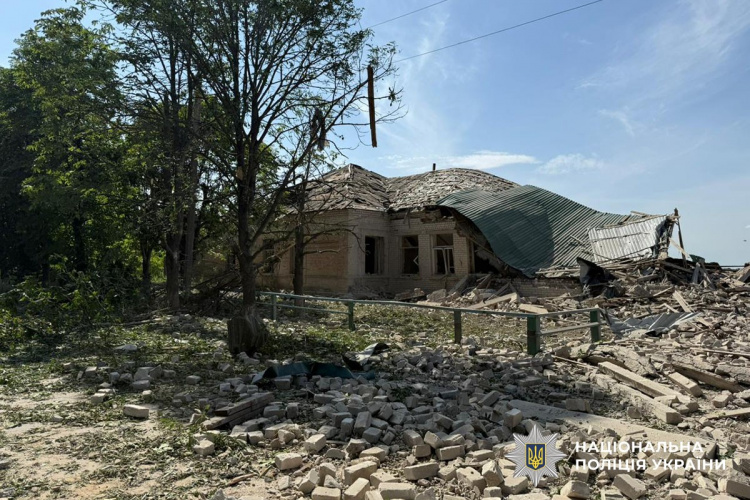 Троє людей загинули, 11 поранені внаслідок масованих обстрілів Донеччини за добу