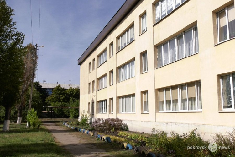 «Донецксталь» помогла сделать мирноградскую школу более безопасной