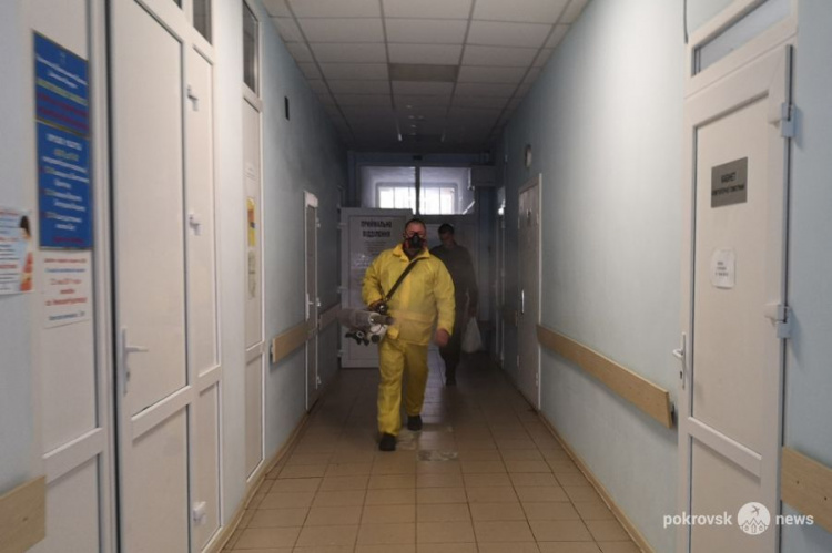 Специалисты «ЗооКонтроля» провели дезинфекцию в Покровской больнице