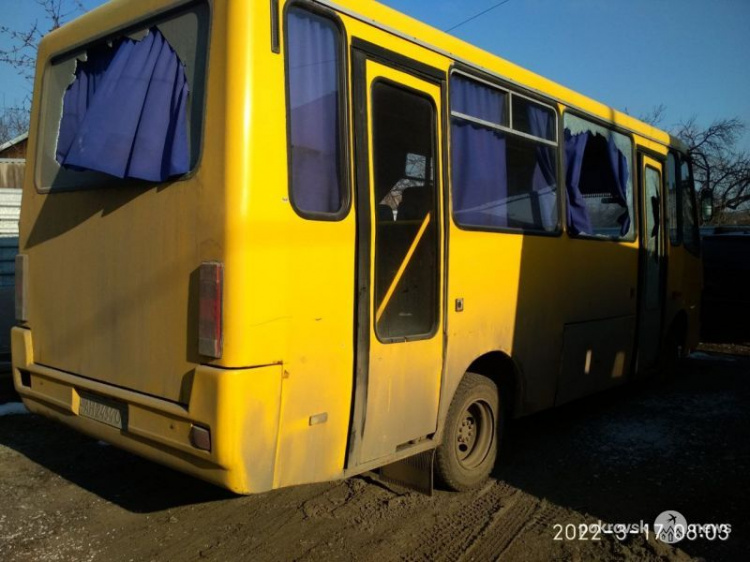 В Покровске от ночного обстрела 16 марта пострадали маршрутные автобусы