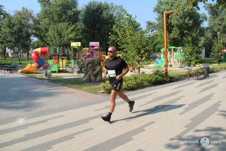 У Покровську відбувся патріотичний забіг «Шаную воїнів, біжу за героїв України»