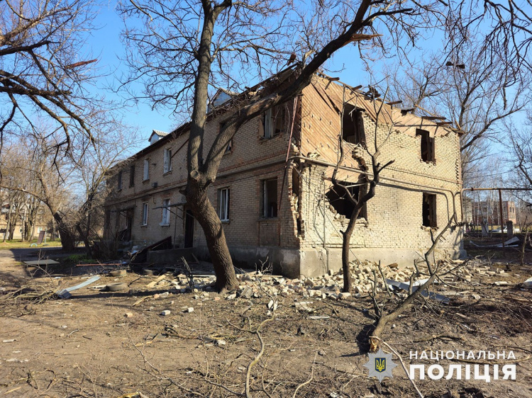 Загинула жінка, троє цивільних зазнали поранень: про наслідки обстрілів 28 березня повідомила поліція Донеччини