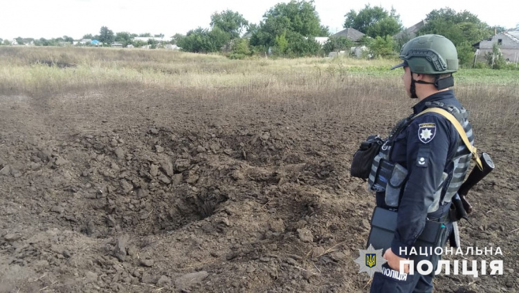 Ворог завдав по Гродівці чотири авіаудари, а під ранок обстріляв Новогродівку