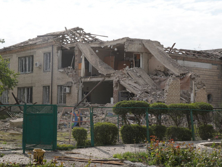 По двоє загиблих та поранених: у поліції повідомили про обстріли Донеччини