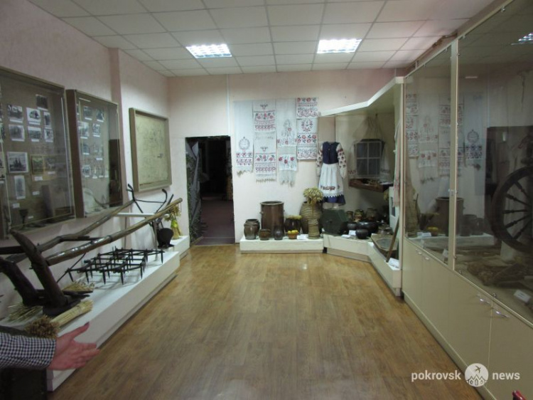 В Покровском историческом музее работают реставраторы из Харькова