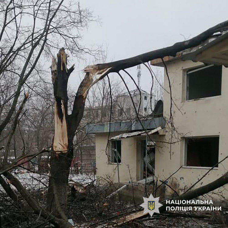 Двоє поранених та чисельні руйнування: поліція - про наслідки обстрілів Донеччини 18 лютого