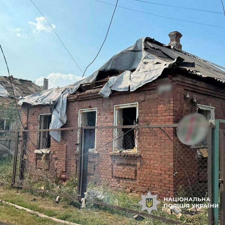 Загиблий і 15 поранених за добу: 7 серпня ворог масовано обстріляв Донеччину