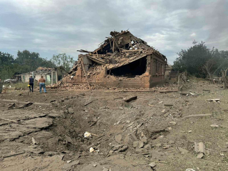 Знову авіабомби на Покровськ: поранено двох мешканців, пошкоджено об'єкти інфраструктури