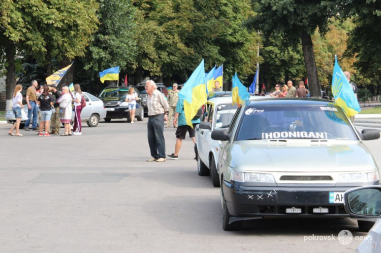 У Покровську стартував патріотичний автопробіг до Дня незалежності України
