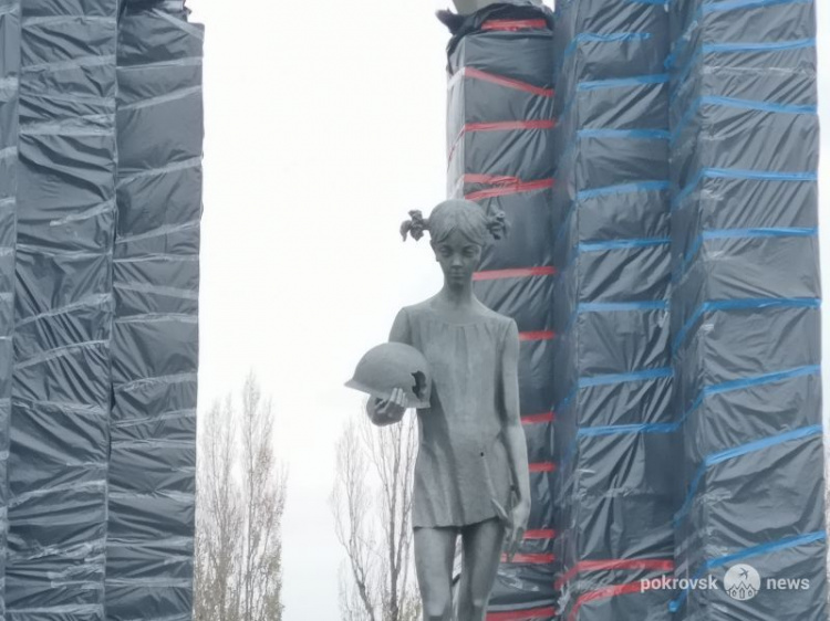 Почему приостановлена реконструкция мемориала «Девочка» в Покровске?