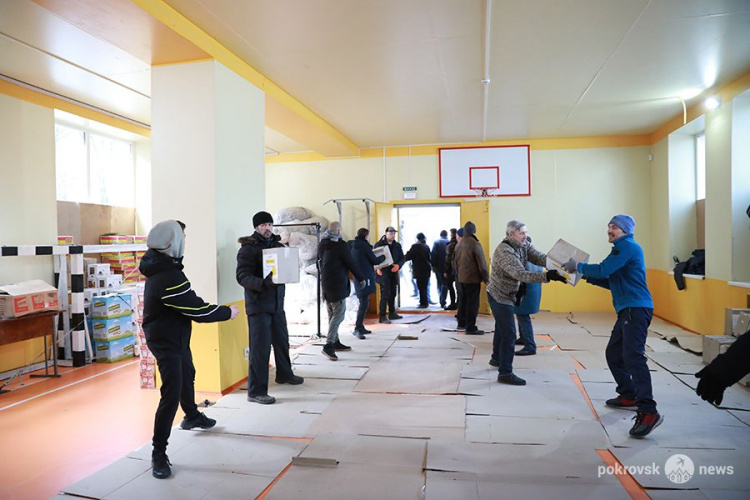 Покровск получил гуманитарную помощь от Фонда Рината Ахметова