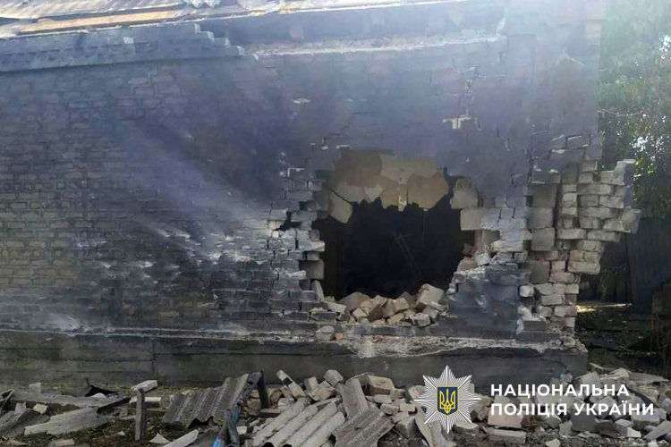 Двоє загиблих, четверо поранених: поліція Донеччини повідомила про атаки минулої доби