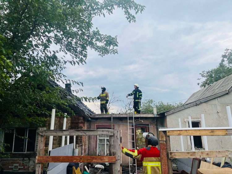 Покровські добровольці-рятувальники вберегли від вогню приватний будинок