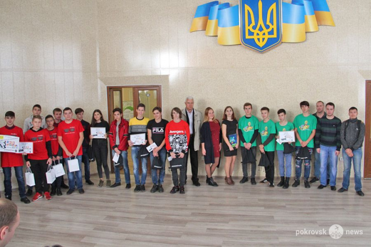 В Покровске по инициативе ПРАО «Донецксталь» состоялся первый конкурс юных создателей роботов