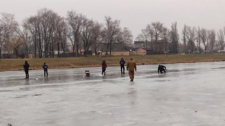 У Покровську люди продовжують прогулянки по тонкому льоду