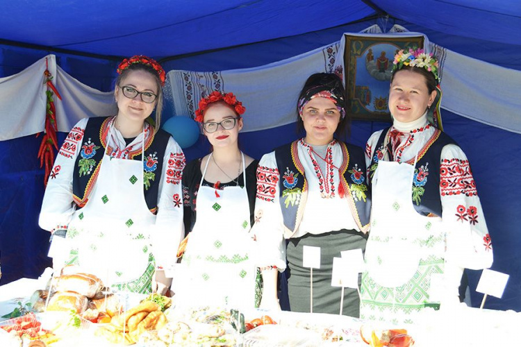 День защитника Украины в Покровске: выставка боевой и спасательной техники, праздничная ярмарка