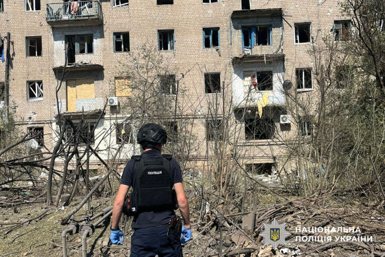 За добу ворог обстріляв 12 населених пунктів Донеччини: три людини загинули, шестеро зазнали поранень