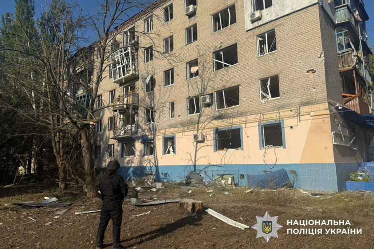За добу ворог обстріляв 12 населених пунктів Донеччини: три людини загинули, шестеро зазнали поранень