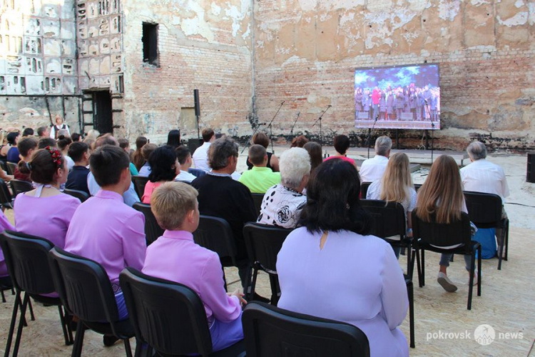 В Покровске в здании сгоревшего кинотеатра презентовали проект «Щедрик парк»