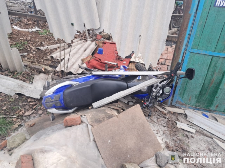 Поліцейські Покровська розслідують аварію за участю мотоцикла та велосипеда