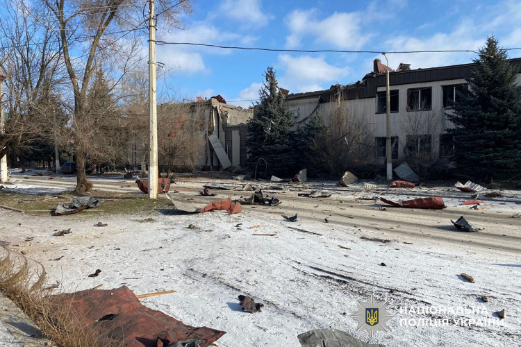 Дві людини загинули, ще чотири поранені через обстріли Донеччині 1 лютого