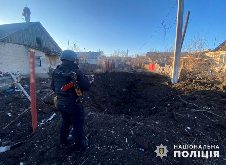 Окупанти поранили трьох людей на Донеччині: про наслідки обстрілів повідомила поліція